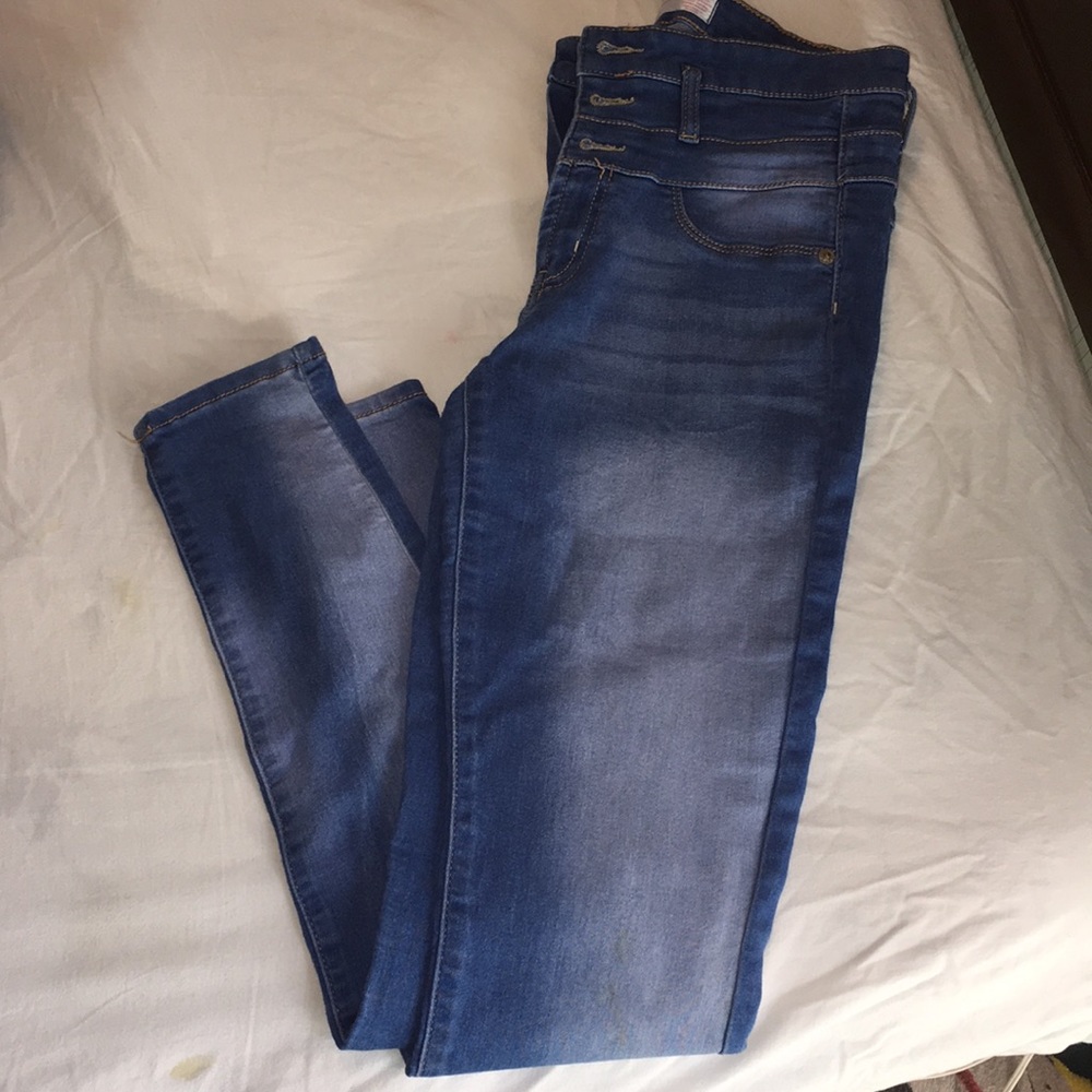 Blue jeans .